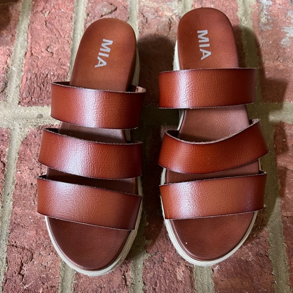 MIA Cognac Sandals, size 8 - Picture 2 of 8
